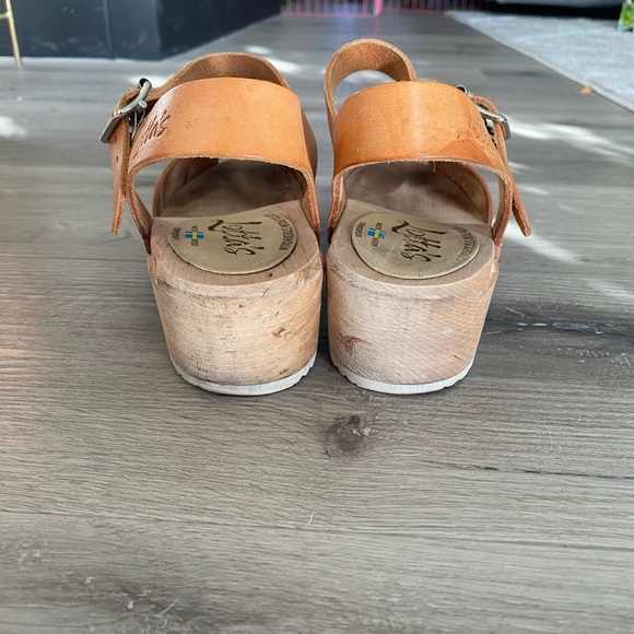 Lotta’s Peep Toe Swedish Leather Clogs - Picture 3 of 4